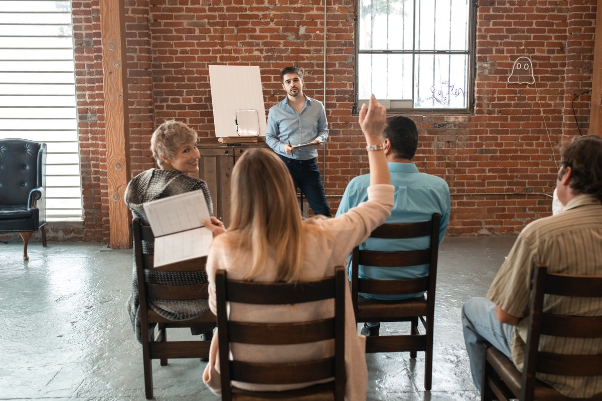 Séance de formation professionnelle en salle